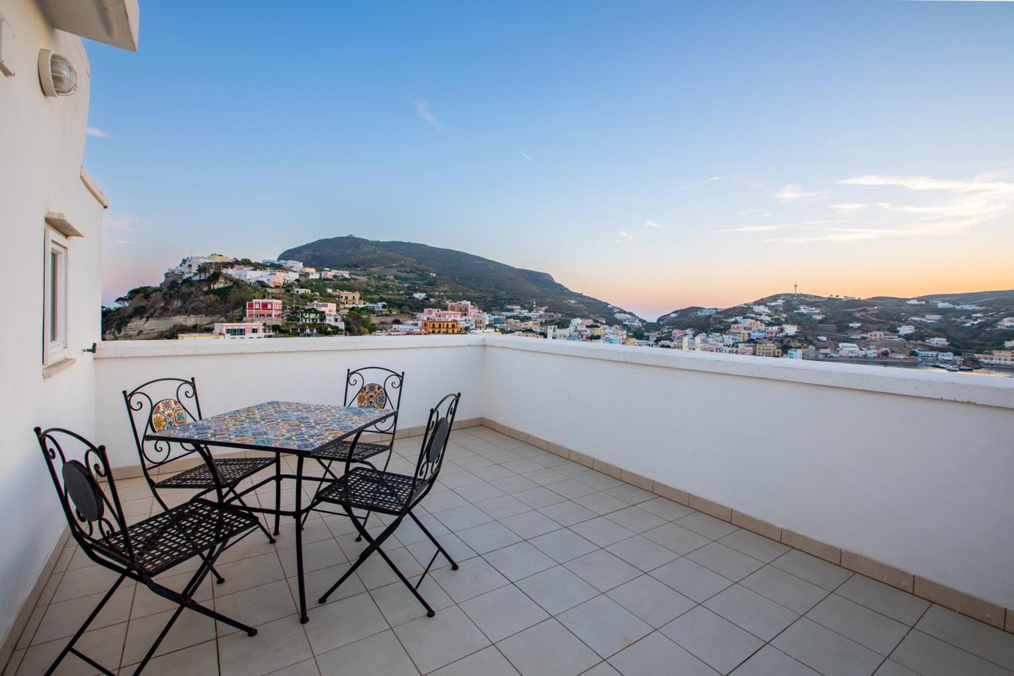 Hotel Torre Dei Borboni Ponza Exterior foto