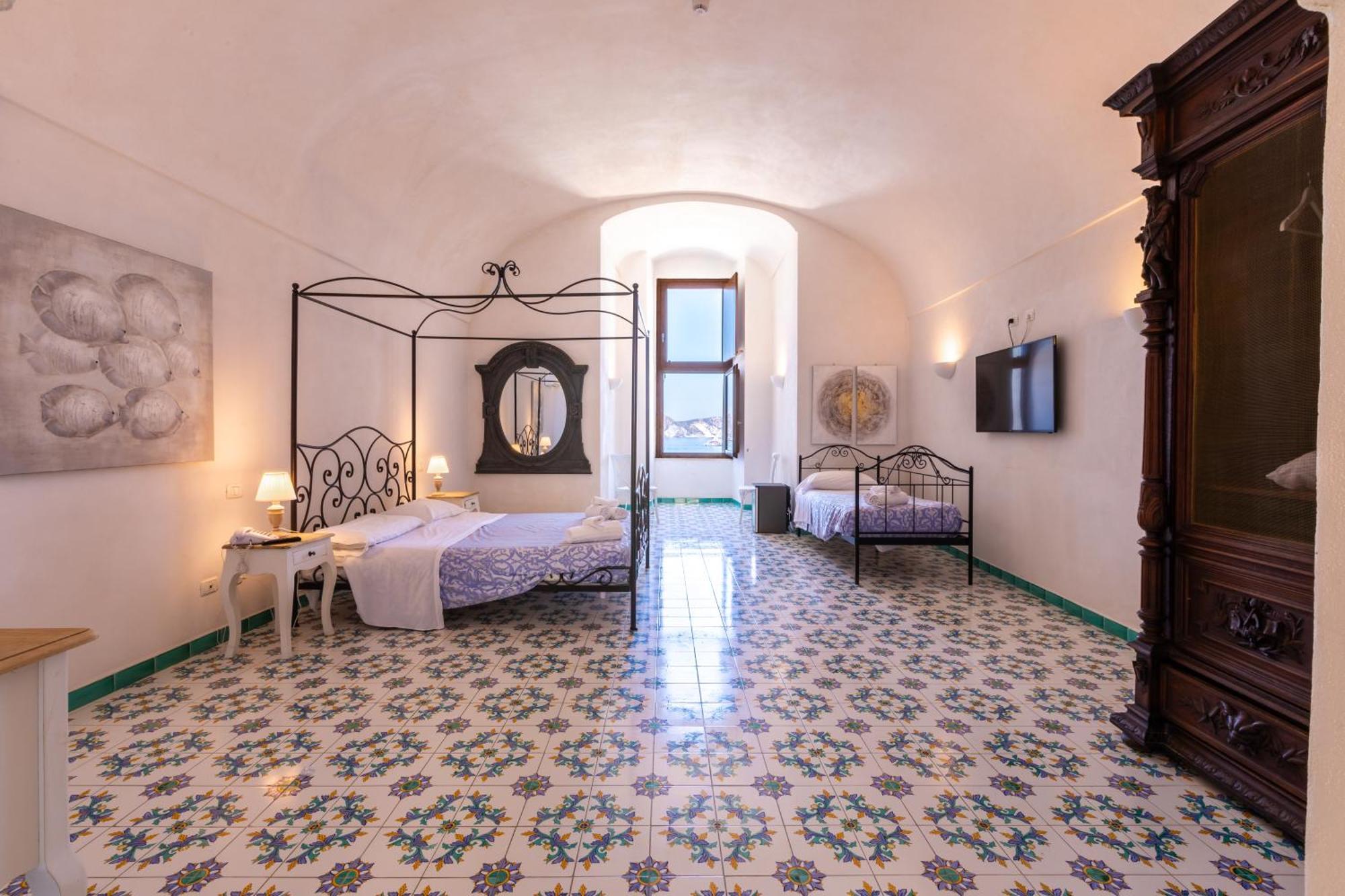 Hotel Torre Dei Borboni Ponza Exterior foto