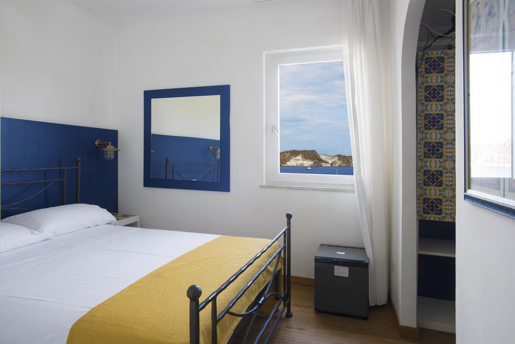 Hotel Torre Dei Borboni Ponza Exterior foto