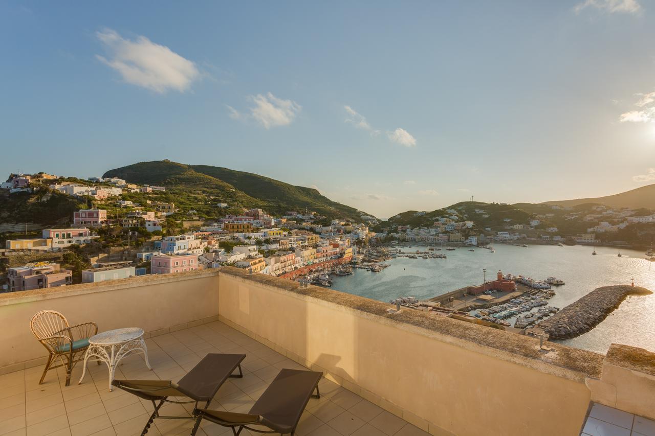 Hotel Torre Dei Borboni Ponza Exterior foto